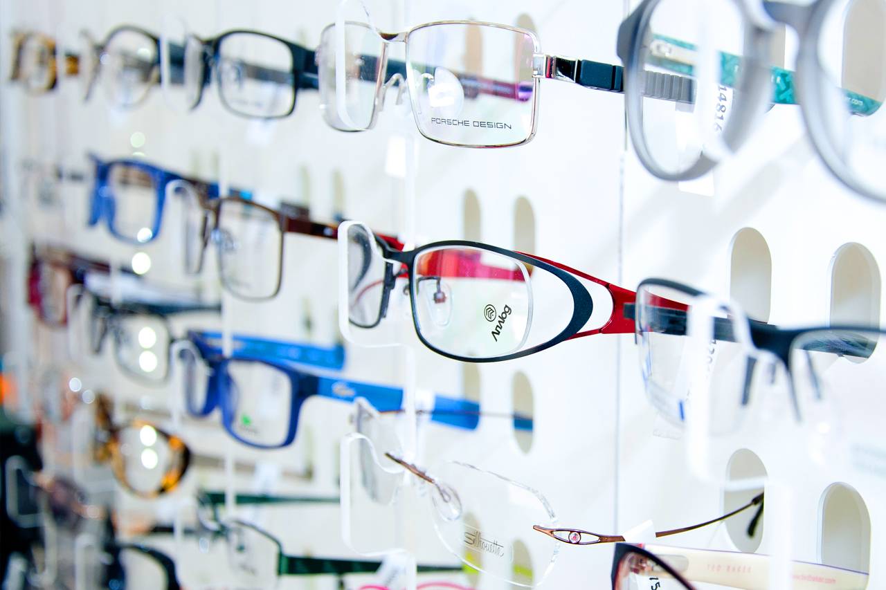 eyewear-optical-glasses-rack
