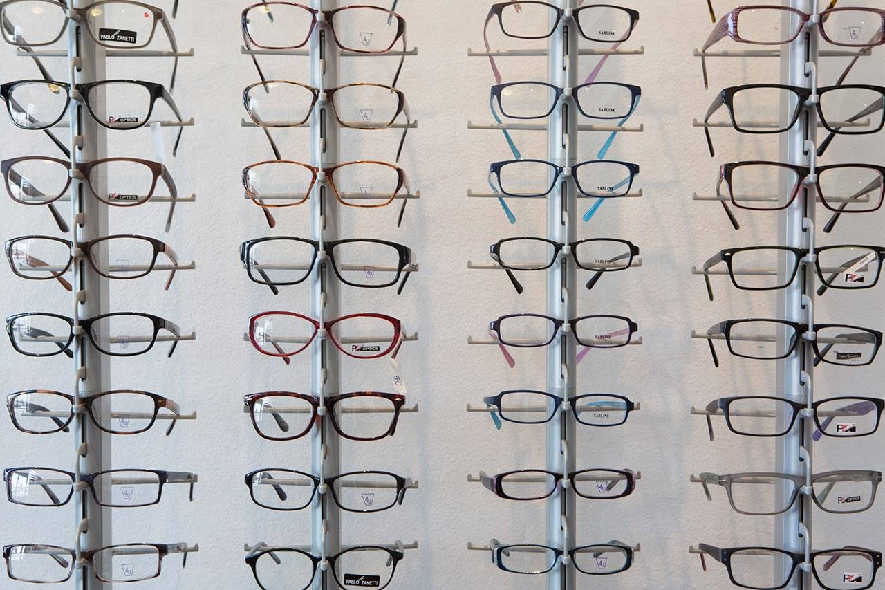 glasses-wall-display