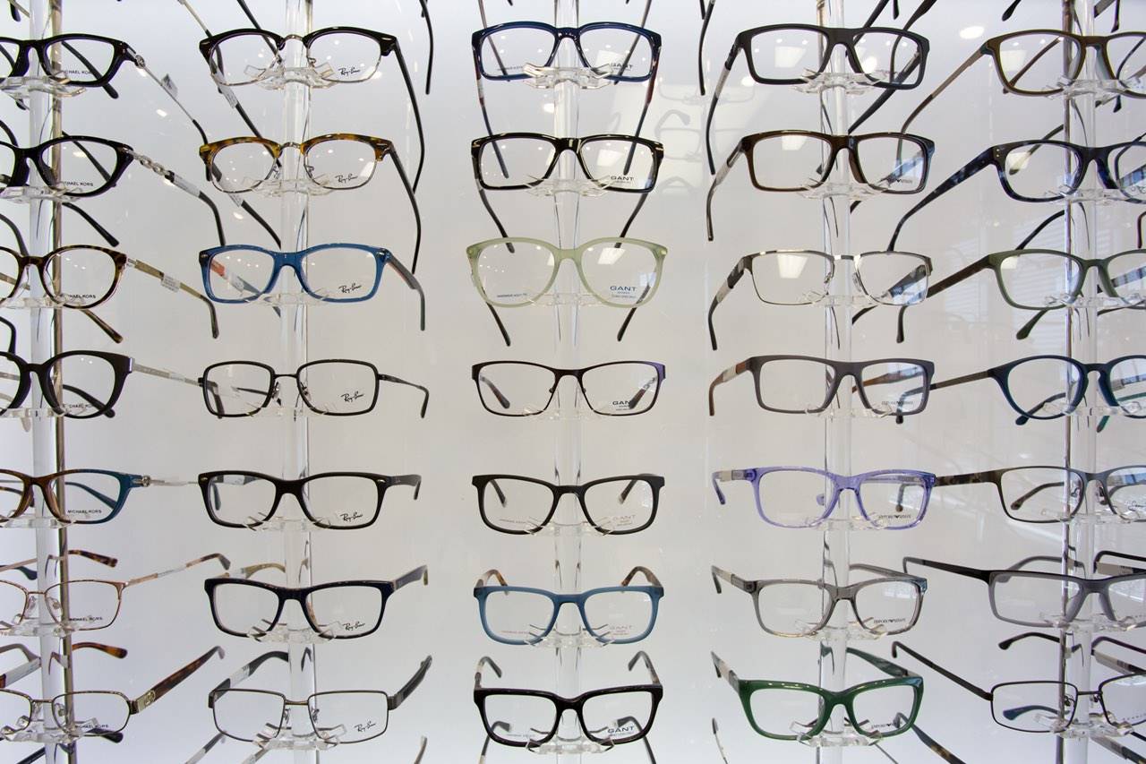 glasses_full_wall_display