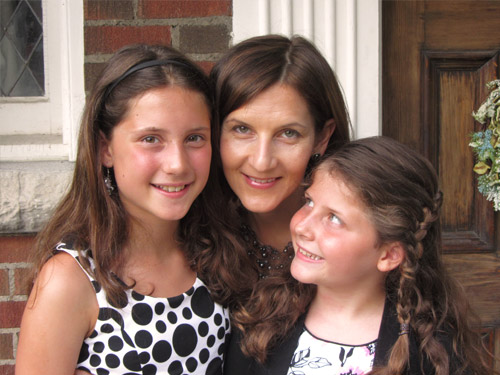 mom with daughters2