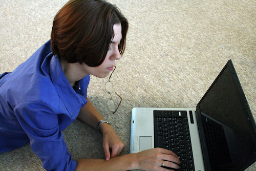 woman 20with 20laptop