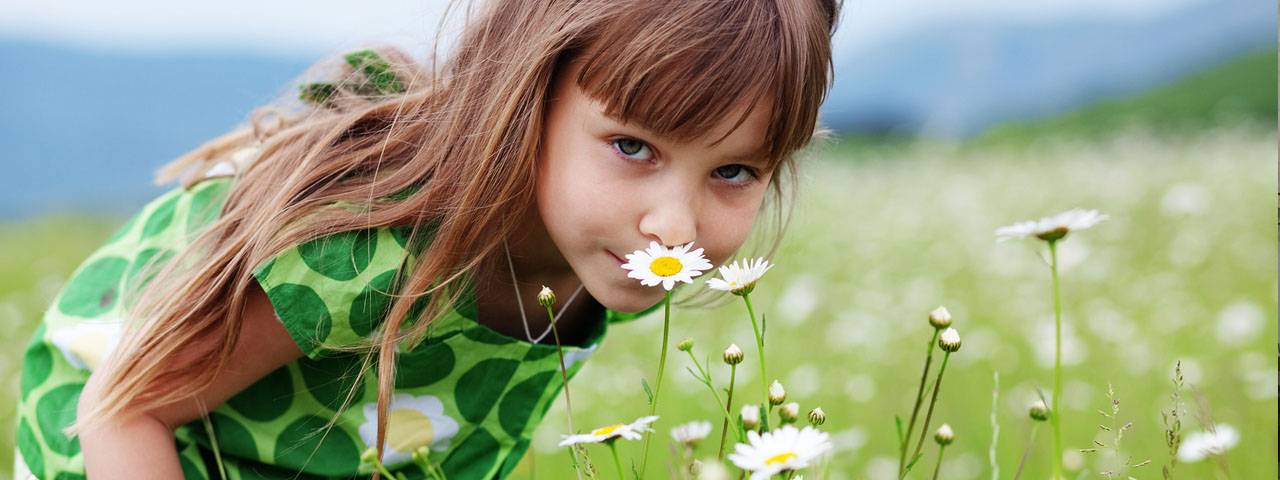 girl-and-flowers-1280x480